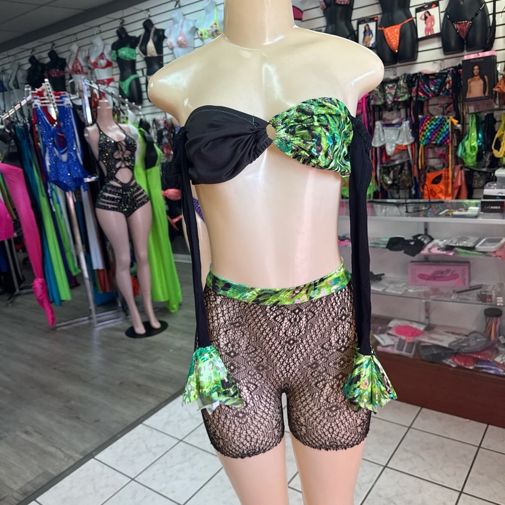 Black and Green Lace Women's Outfit